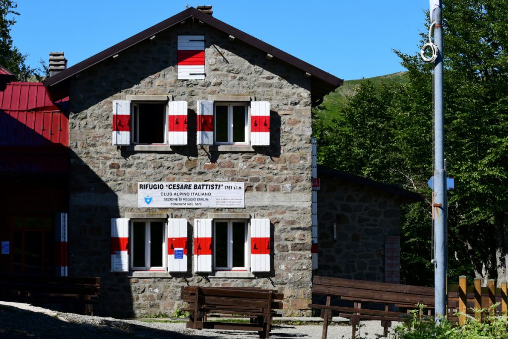 Il rifugio Battisti, foto Stefano Ardito