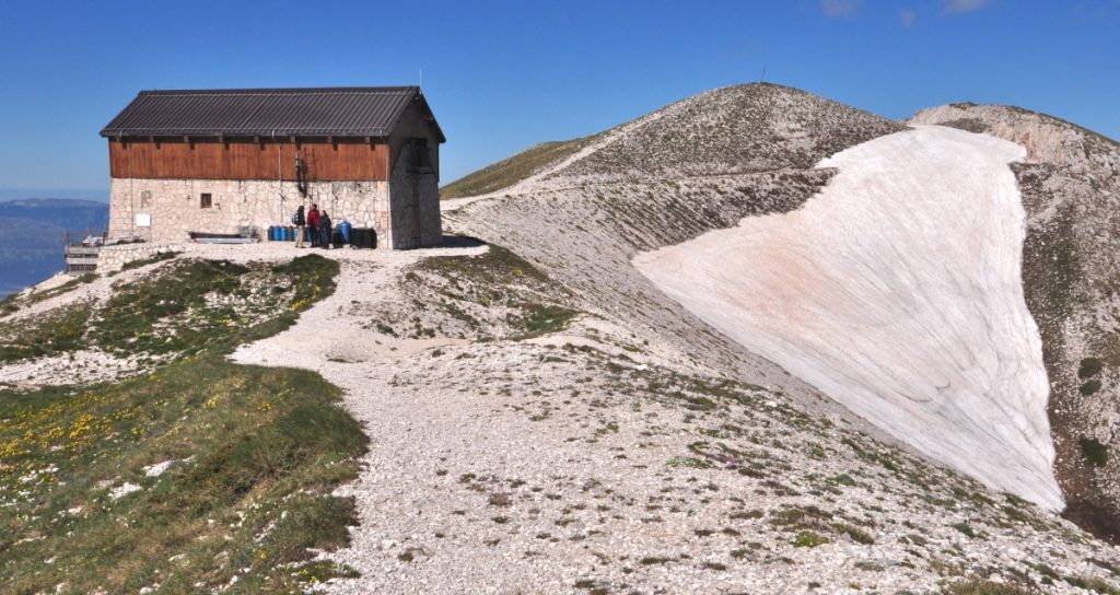 Il rifugio Duca degli Abruzzi, foto Stefano Ardito