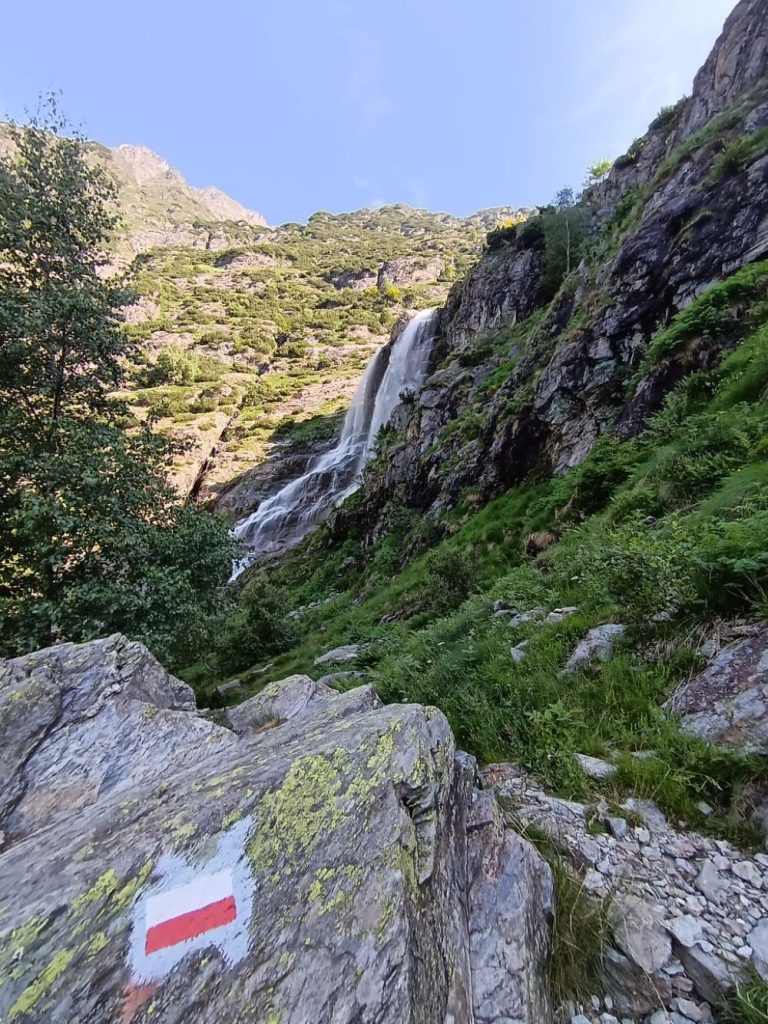 Il sentiero che sale da Valbondione