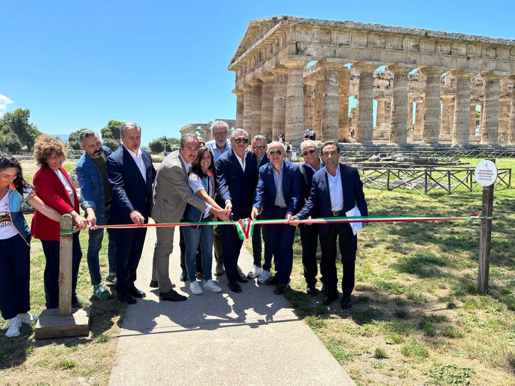 Il taglio del nastro a Paestum
