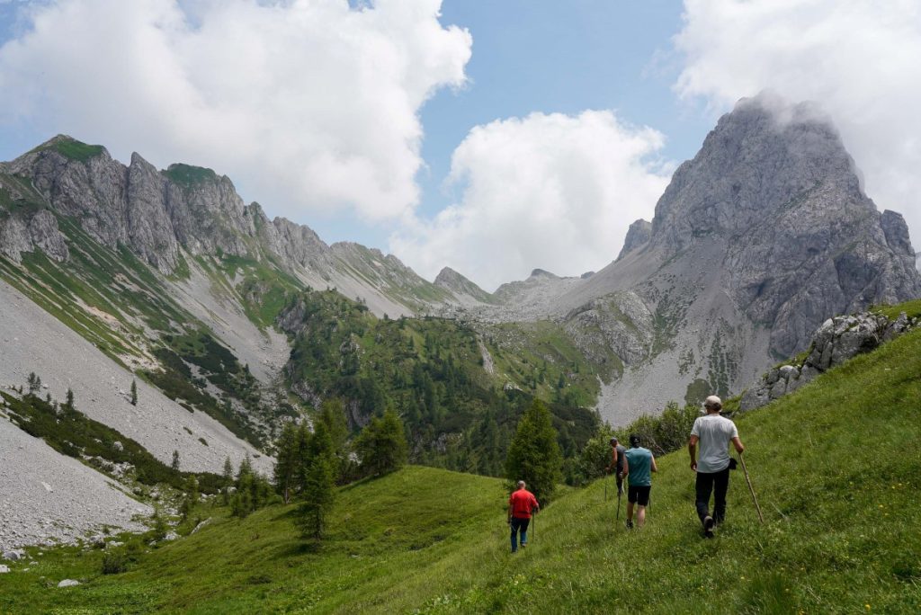La Busa del Tiarfin e, a destra, il Monte Tiarfin