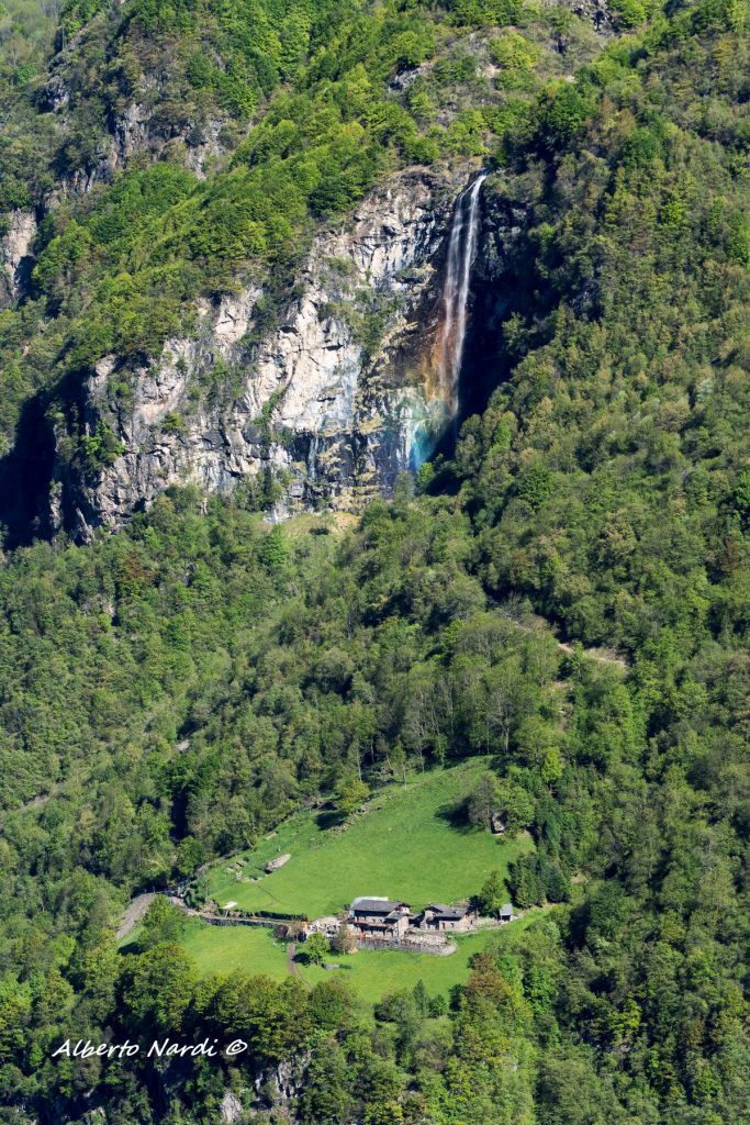 La Cascata della Foga e, in primio piano, l