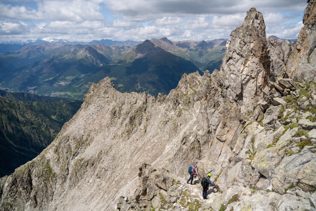 La terza tappa prevede il passaggio sul Sentiero dei fiori CAringaStudio