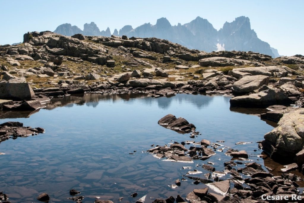 Le Pale di San Martino. In primo piano uno dei laghetti che s