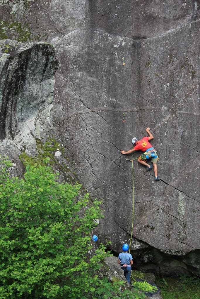 Le selezioni prevedono test, colloqui e prove su roccia e ghiaccio