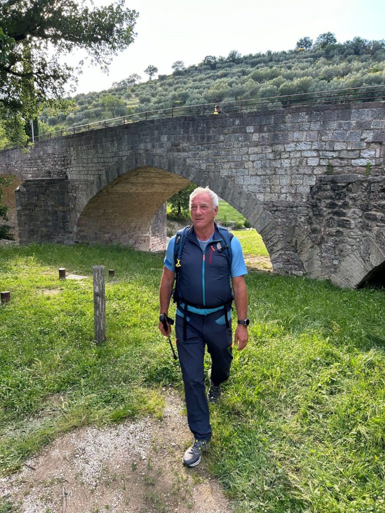 Lino Zani in cammino sulla Via di Francesco