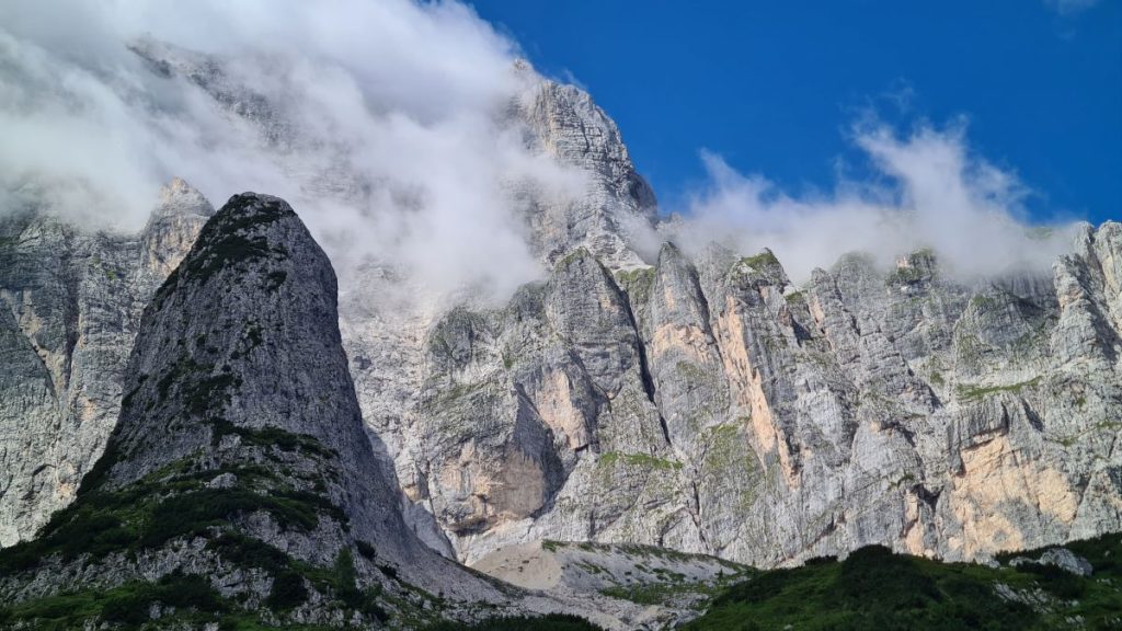 Lo Jof di Montasio dal bivacco Stuparich. Foto Stefano Ardito