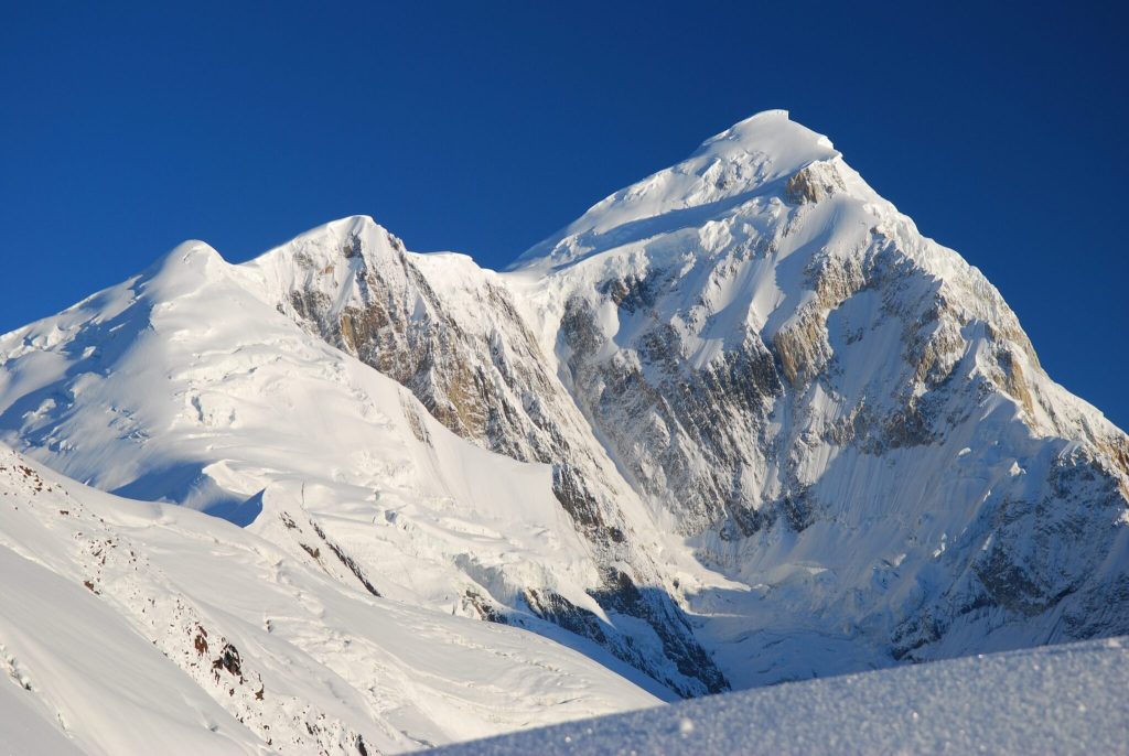 Lo Spantik, noto anche come Golden Peak, teatro della tragedia che ha coinvolto i due alpinisti giapponesi. Foto Wikipedia