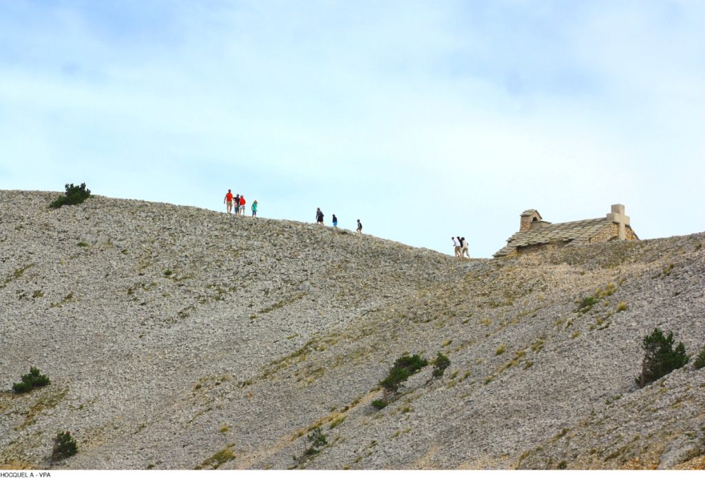 Lungo il sentiero che porta alla vetta del Mont Ventoux. Ph HOCQUEL A VPA