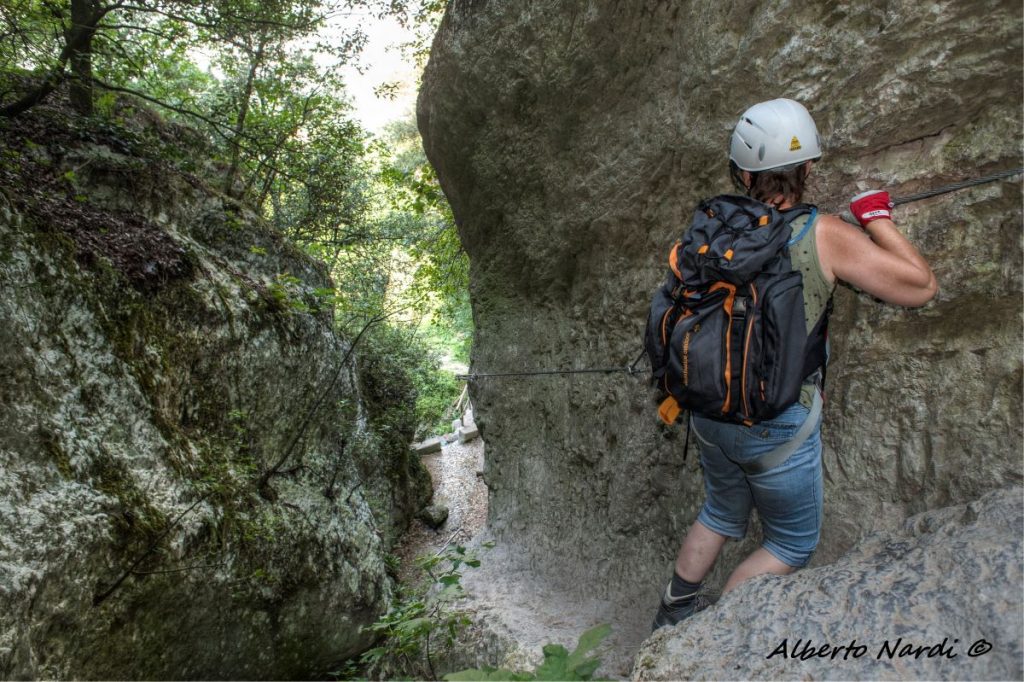 Lungo la ferrata. Foto Alberto Nardi