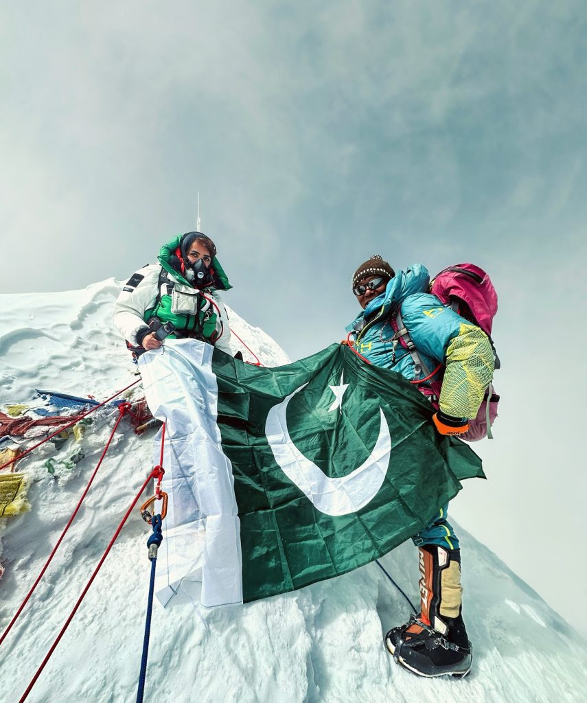 Naila Kiani sulla vetta del Makalu FB Naila Kiani