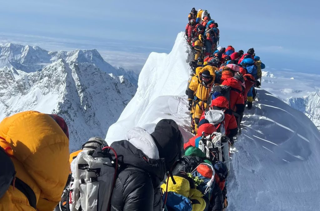“Sull’Everest è il momento delle scelte”. Il, severo, bilancio della stagione 2024 secondo Alan Arnette