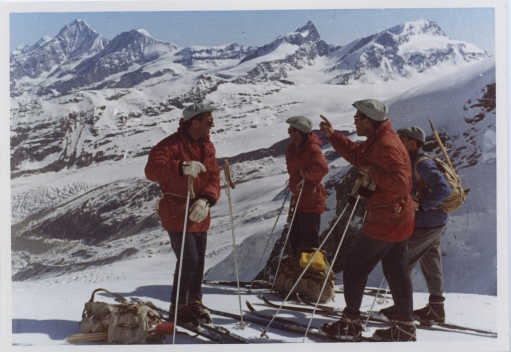 Toni Gobbi con un gruppo di clienti sul Monte Rosa