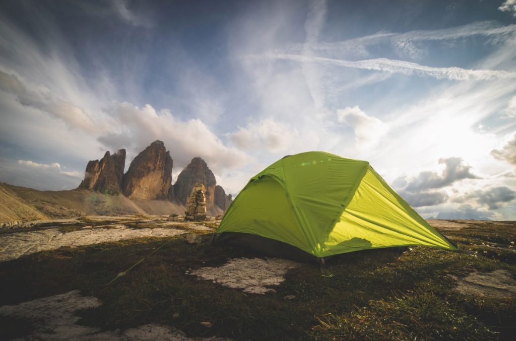 Con vista sulle Tre cime di Lavaredo@ AdobeStock