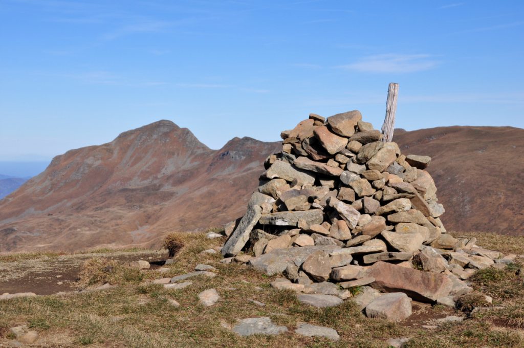 Il Cusna dalla vetta del Monte Prado, foto Stefano Ardito