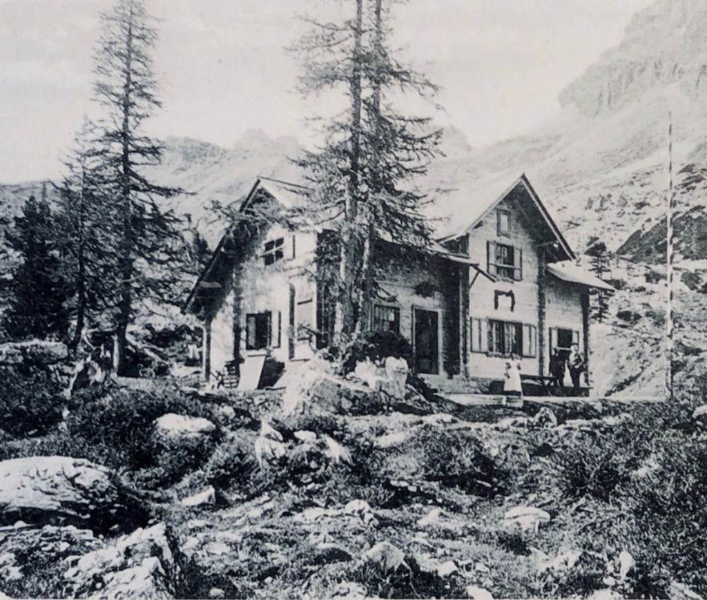 1908, Wolf Glanvell Hütte © www.cartolinedairifugi.it