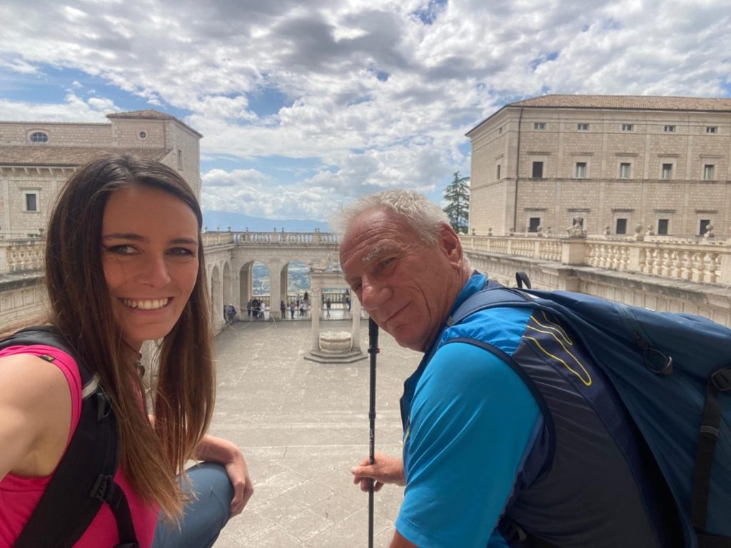 Giulia Capocchi e Lino Zani lungo il Cammino di San Benedetto