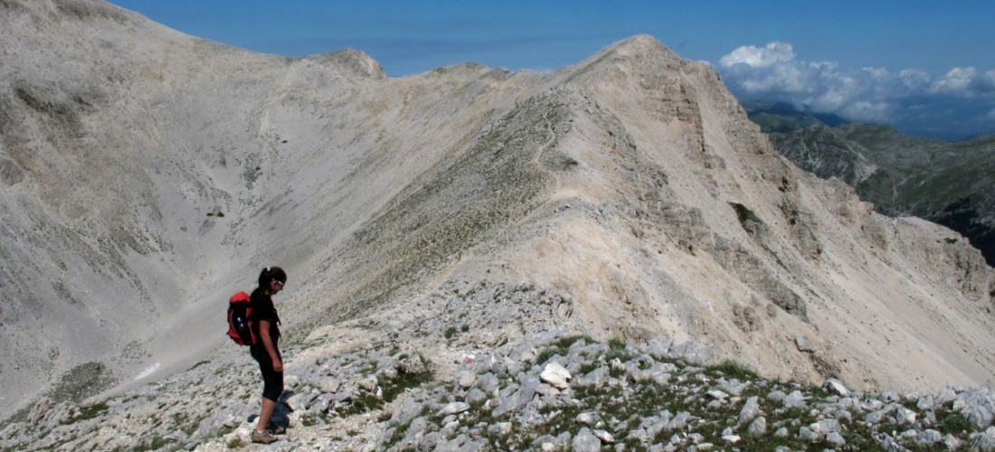 La cresta verso il Monte Velino, un facile sentiero classificato EE, foto Stefano Ardito