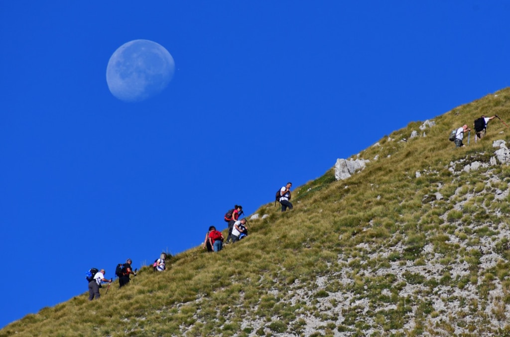 Terminillo, escursionisti e luna piena, foto Stefano Ardito