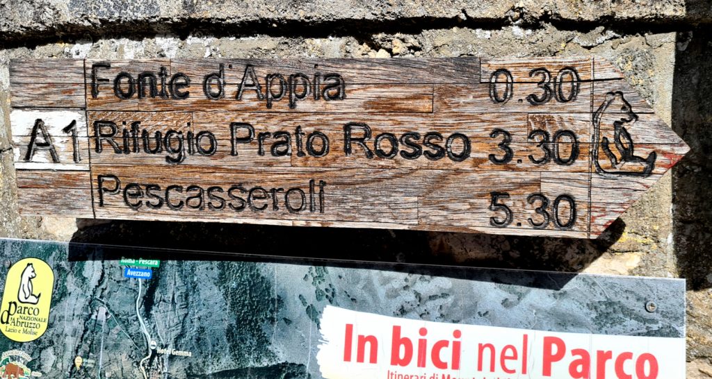 Bisegna, il vecchio cartello del PNALM, foto SA