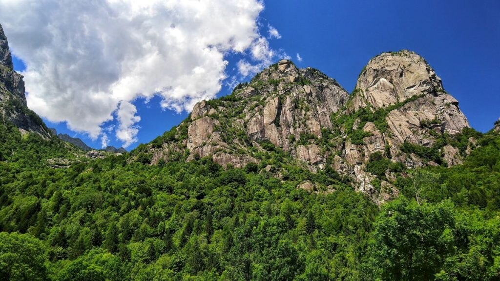 Graniti della Val di Mello @ AdobeStock