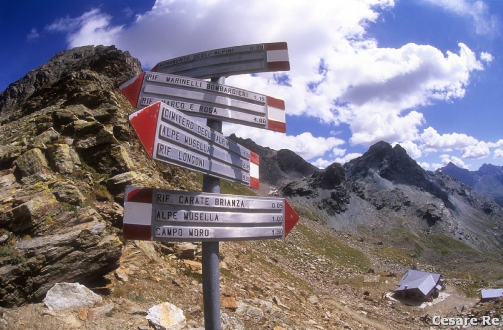 Il Rifugio Carate Brianza, dalla Bocchetta delle Forbici. Foto Cesare Re