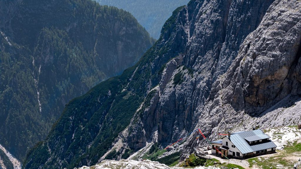 Il Rifugio Carducci. Foto Luigi Tassi