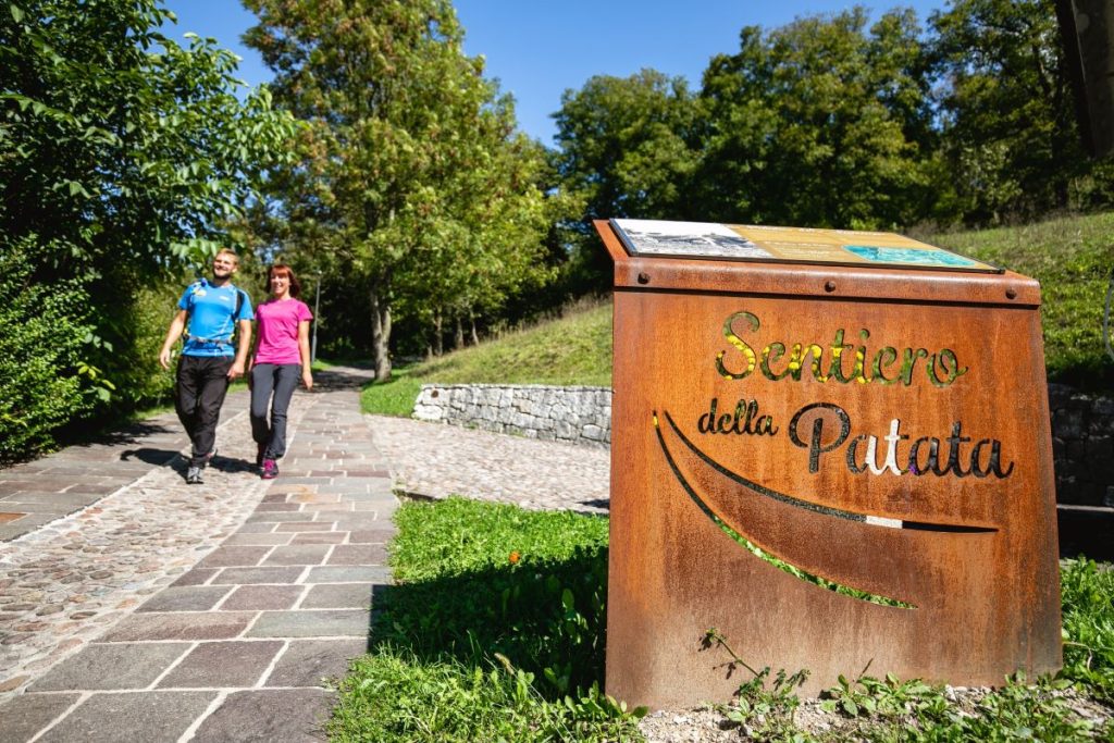 Il Sentiero della patata. Foto Archivio Garda Dolomiti Spa