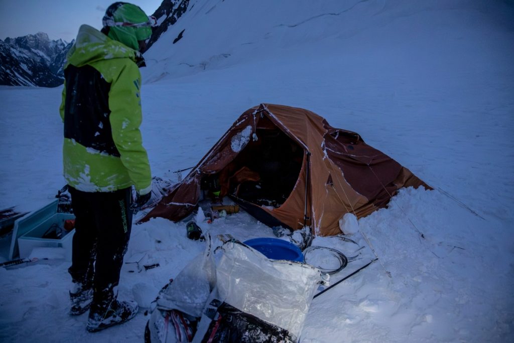 Il campo di lavoro del progetto Ice Memory dopo la valanga