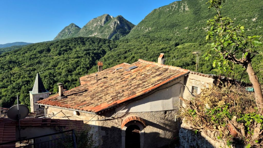Il centro storico di Pizzone, foto SA