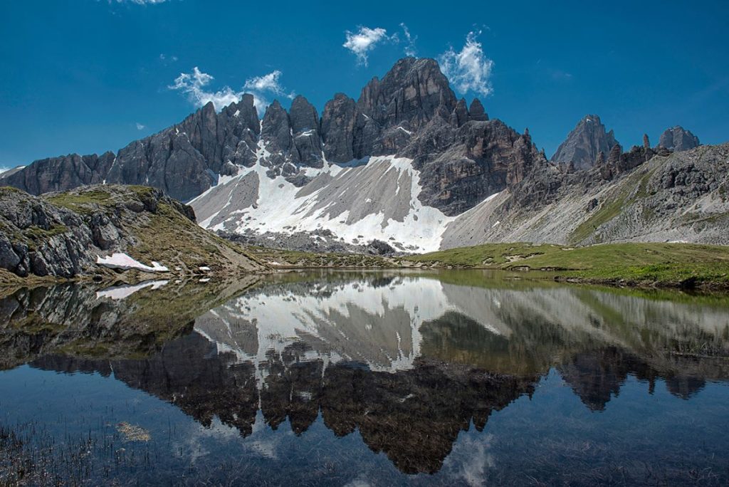 Il lago e le Crode dei Piani. Foto Roberto Carnevali