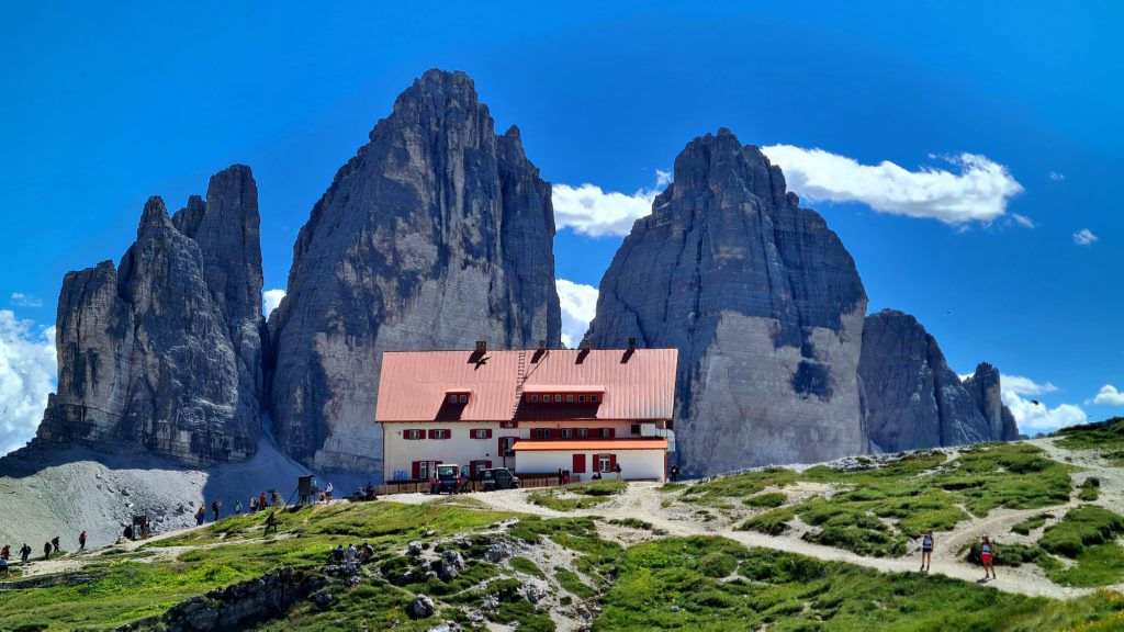 Il rifugio Locatelli-Innerkofler e le Tre Cime, foto SA