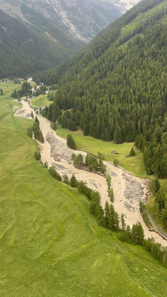 Il torrente che scende dalla Valnontey