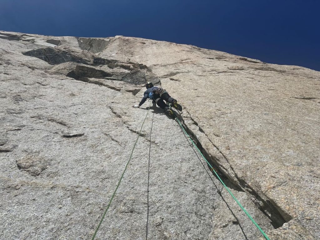 In arrampicata su difficoltà sostenute lungo Divine Providence