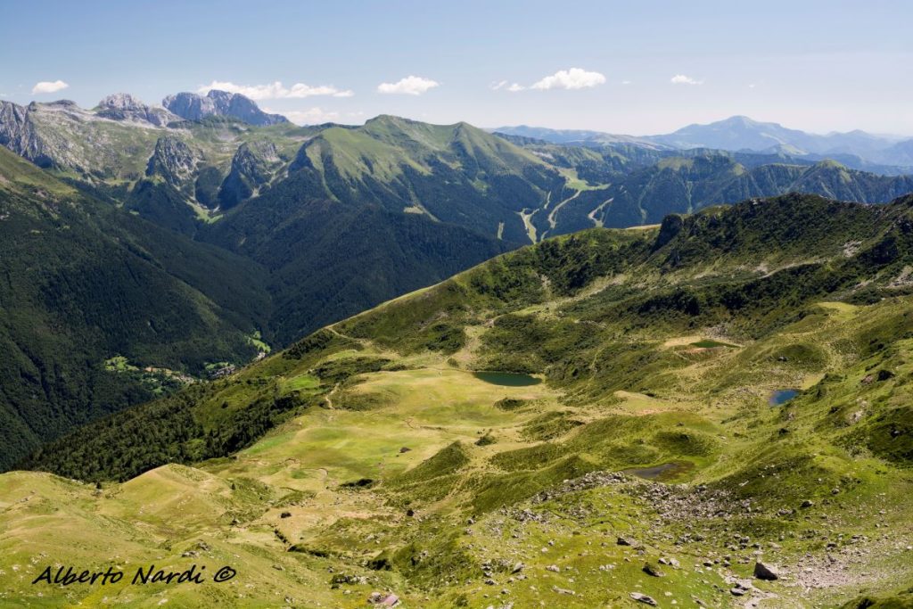 La conca dei laghi di Cardeto. Foto Alberto Nardi