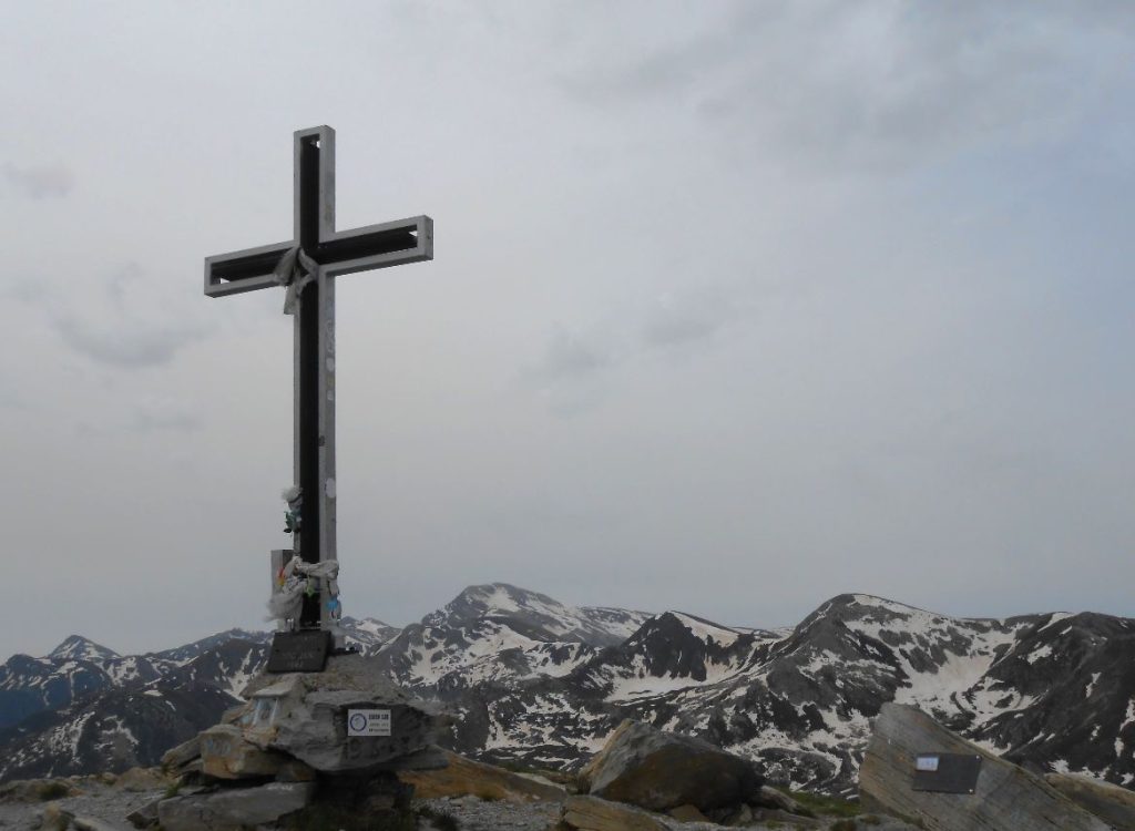 La croce di vetta del Mondolè. Foto Lorenzo Volpe