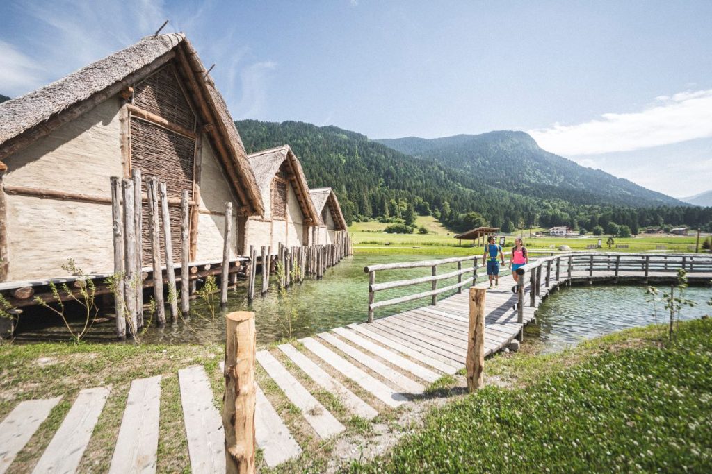 La ricostruzione del sito palafitticolo di Fiavè. Foto archivio Garda Dolomiti