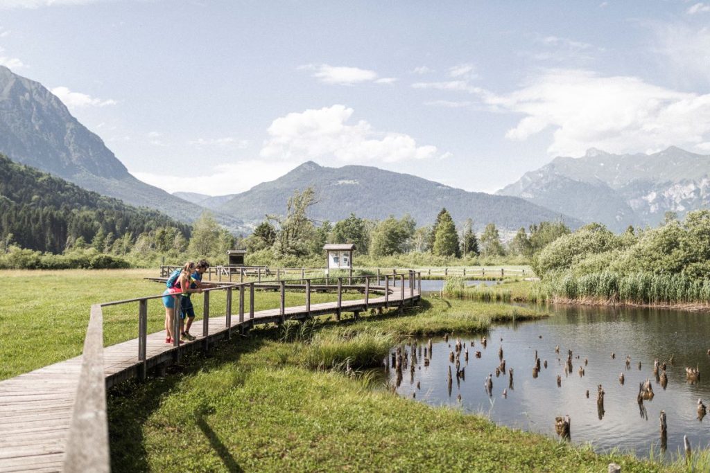 La torbiera di Fiavé con i resti del villaggio palafitticolo oggi patrimonio Unesco. Foto Archivio Garda Dolomiti