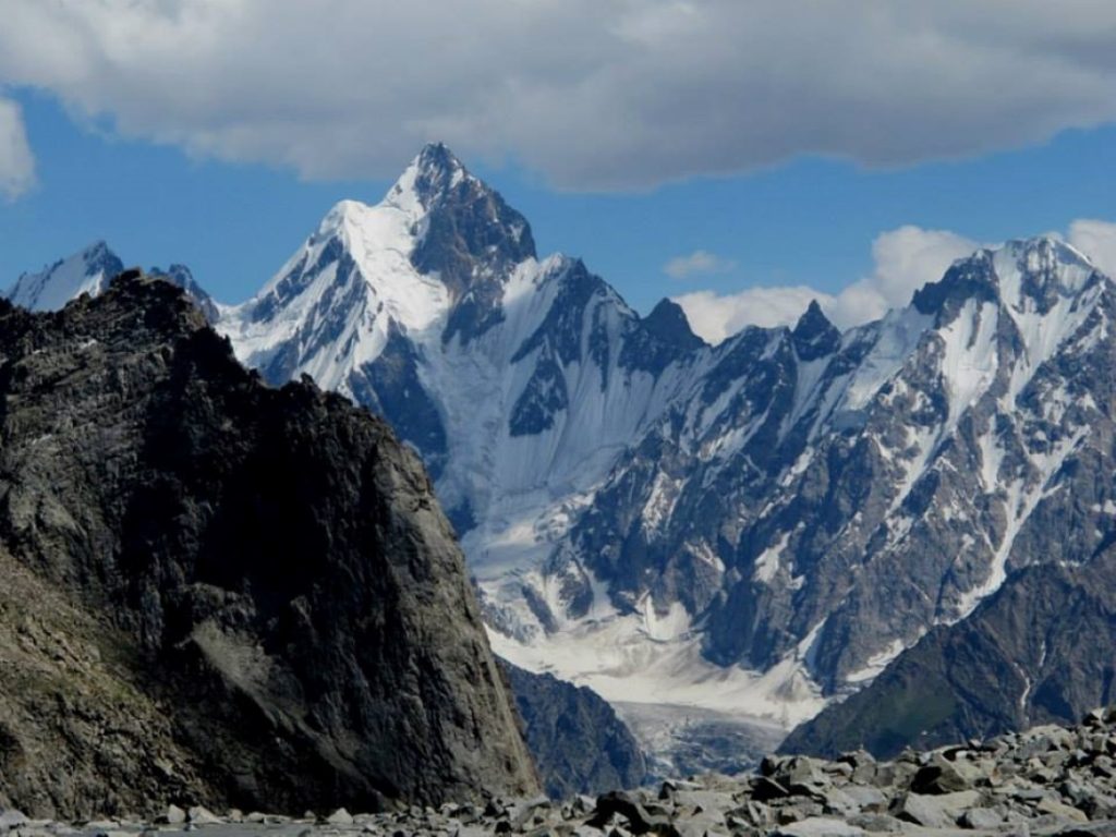 Lo Shu Kia, 5947 metri