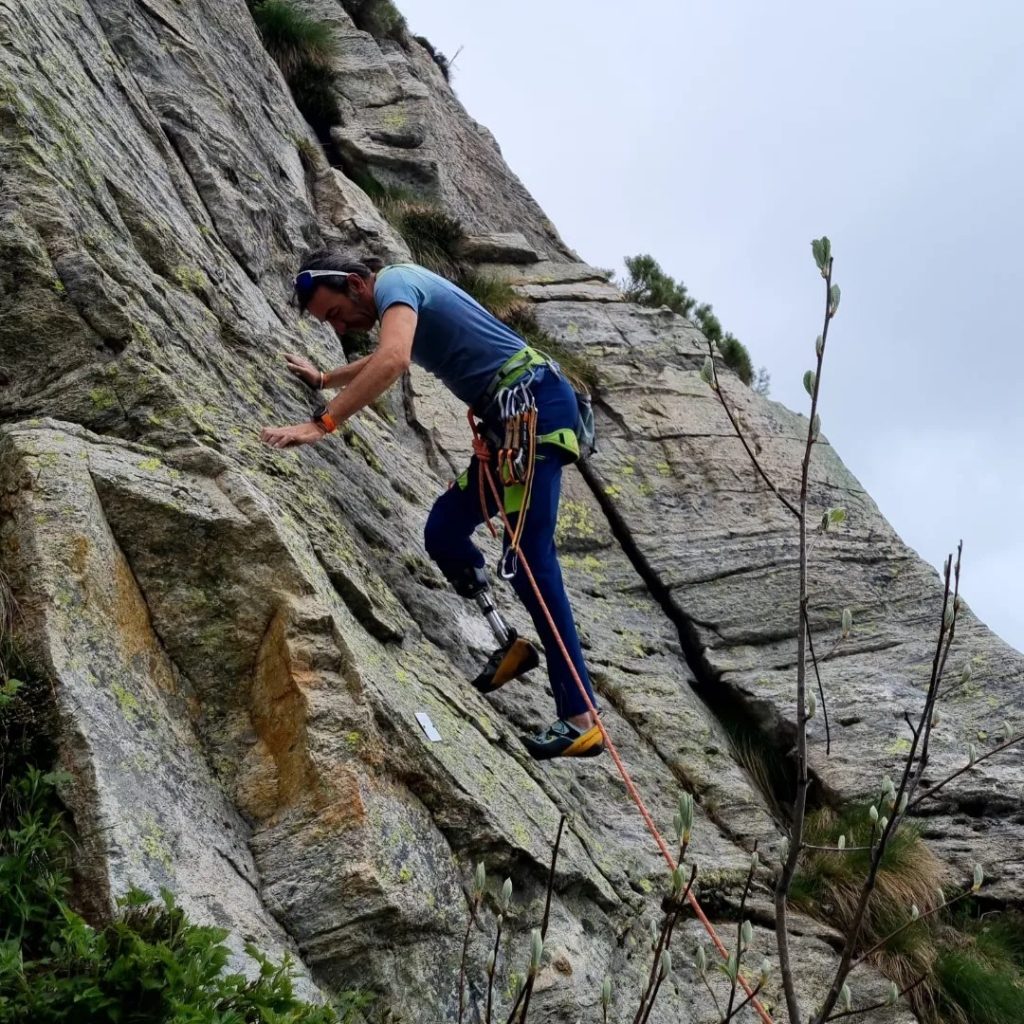 Massimo Coda in arrampicata nel Biellese