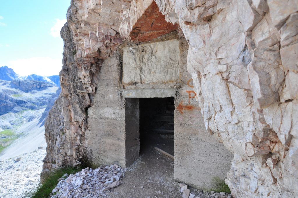 Monte Paterno, ingresso delle gallerie, foto SA