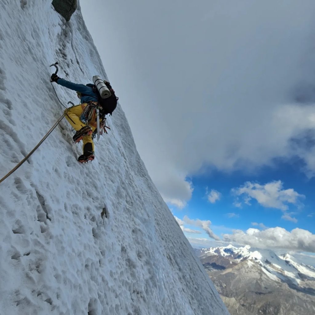 Pendenze su ghiaccio fino a 95°. @Hermanos Pou