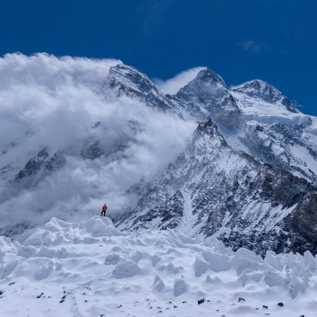 Ricognizione sul ghiacciaio. Foto Ettore Zorzini
