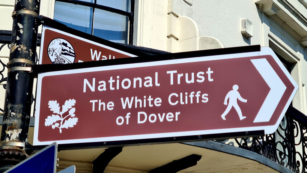 Un cartello nel centro di Dover, foto SA