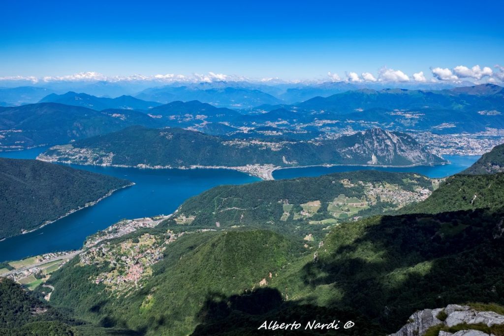 Uno sguardo dalla vetta. Foto Alberto Nardi