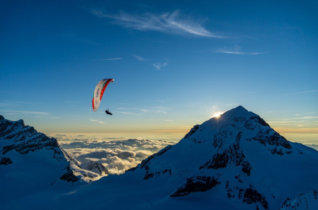Chrigel Maurer in volo. Foto chrigelmaurer.ch