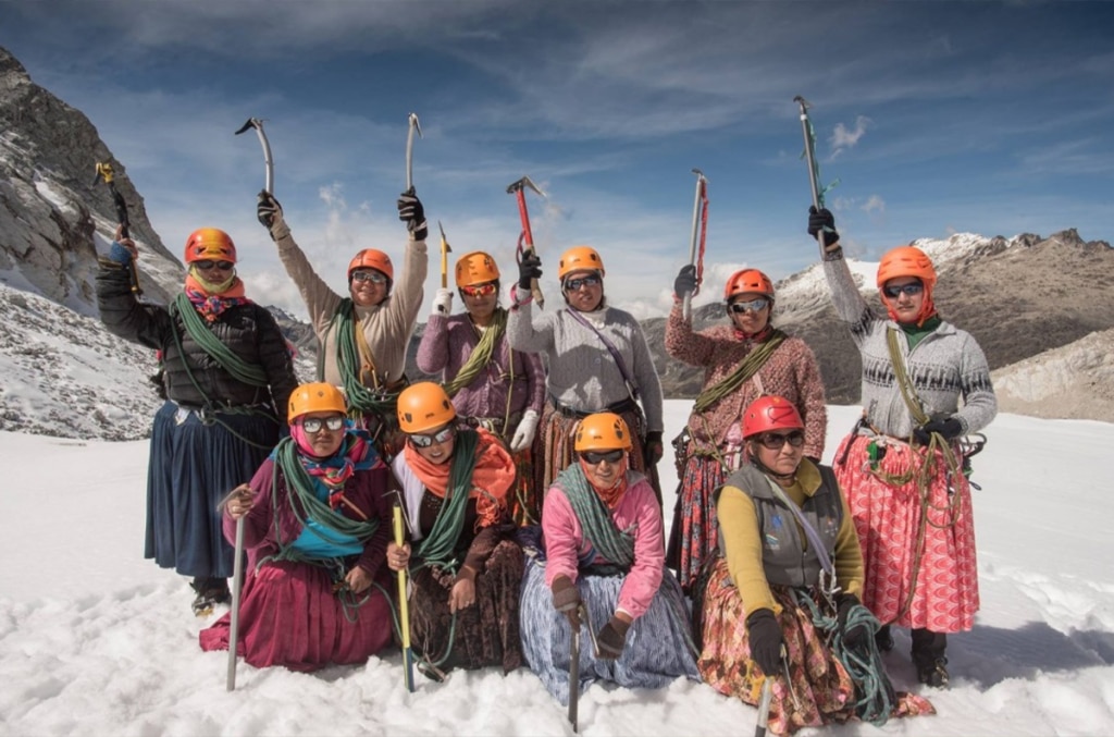 Foto di gruppo delle Cholitas Escaladoras @ skiguru.com_