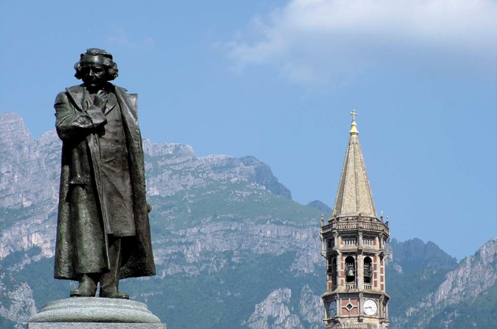 Il monumento a Stoppani a Lecco