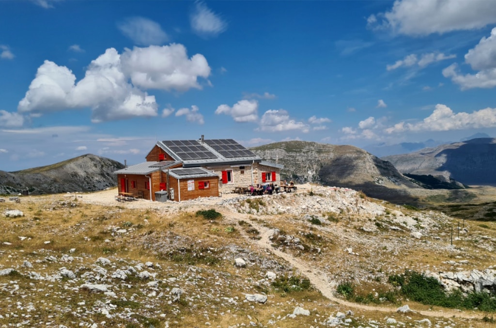 Il rifugio Sebastiani, foto di Stefano Ardito