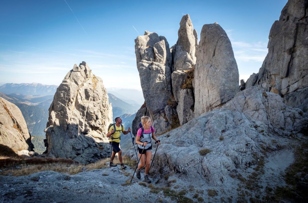Lungo il Sentiero della pace camminando tra pinnacoli di granito. Foto Archivio Trentino Marketing, Daniele Lira